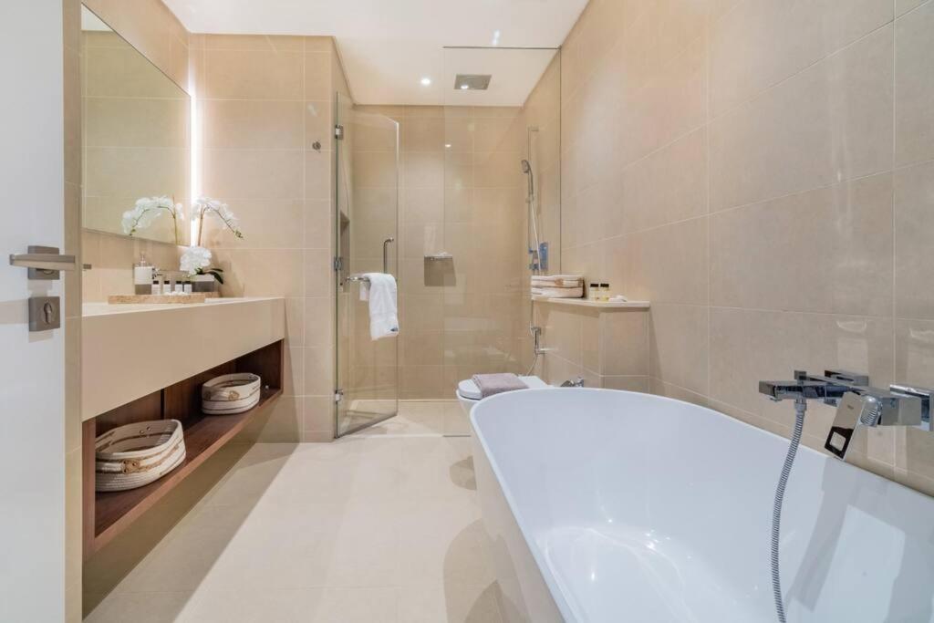 FIRST CLASS 3BR with Amazing Views of Marina