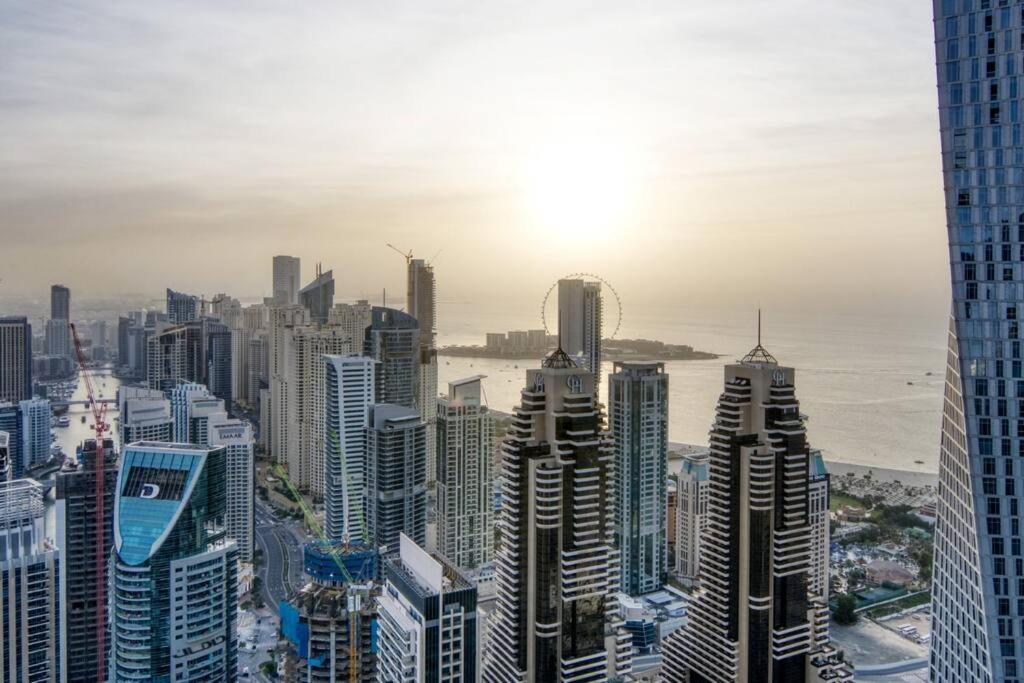 FIRST CLASS 3BR with Amazing Views of Marina