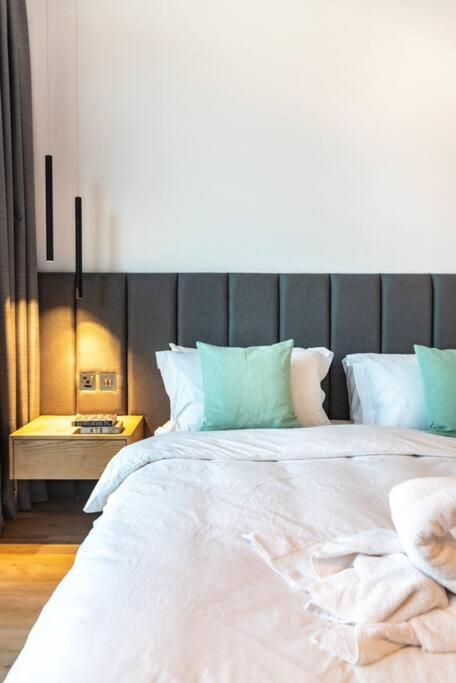 FIRST CLASS 3BR with Amazing Views of Marina