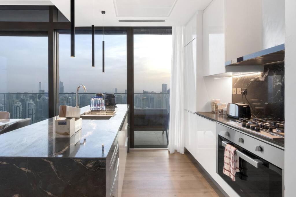 FIRST CLASS 3BR with Amazing Views of Marina