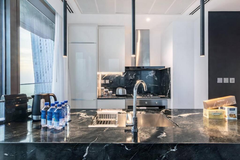 FIRST CLASS 3BR with Amazing Views of Marina