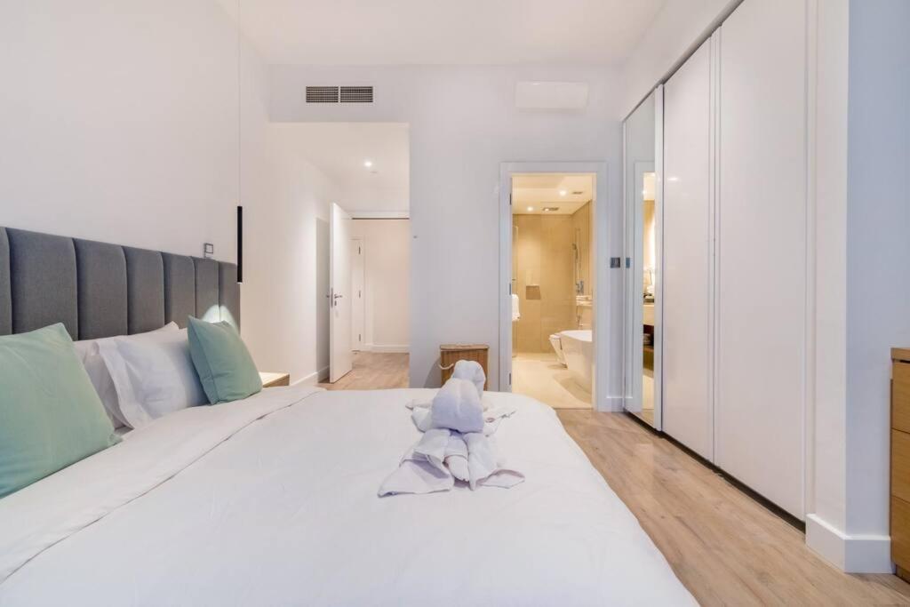 FIRST CLASS 3BR with Amazing Views of Marina