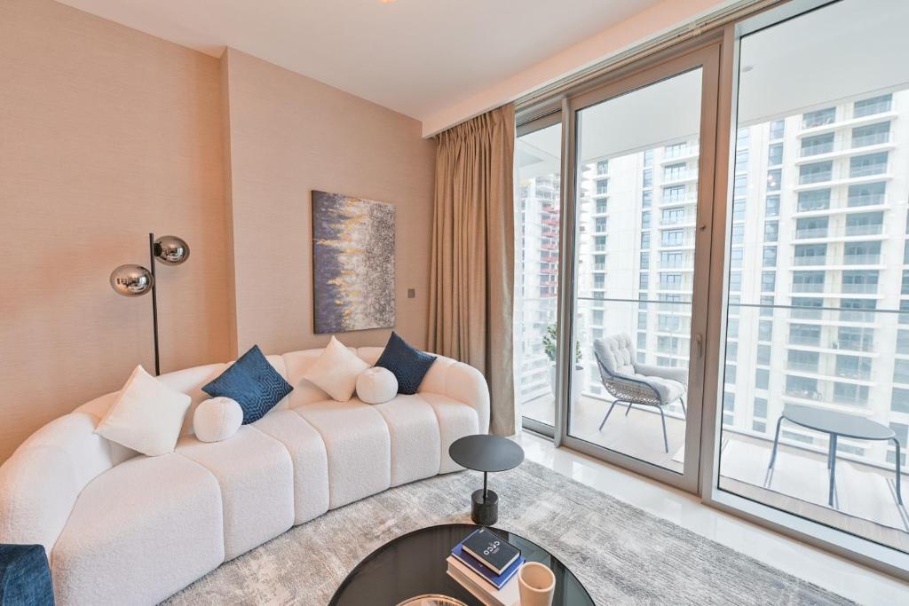 Luxury 1BR Apartment with Private Beach Access