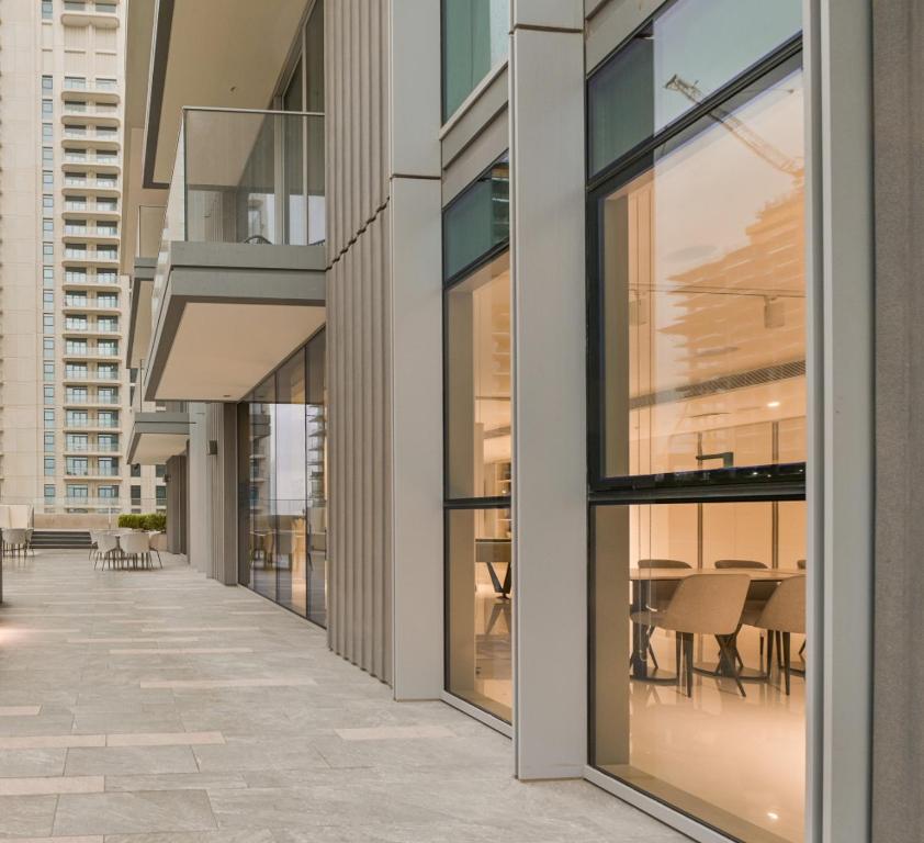 Luxury 1BR Apartment with Private Beach Access