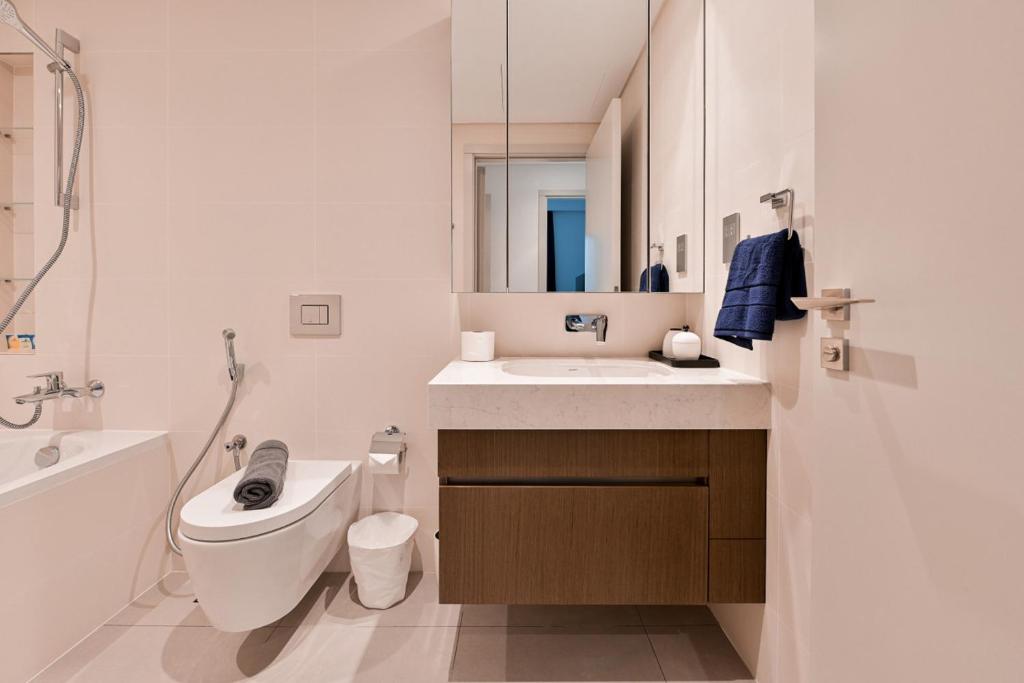 Luxury 1BR Apartment with Private Beach Access