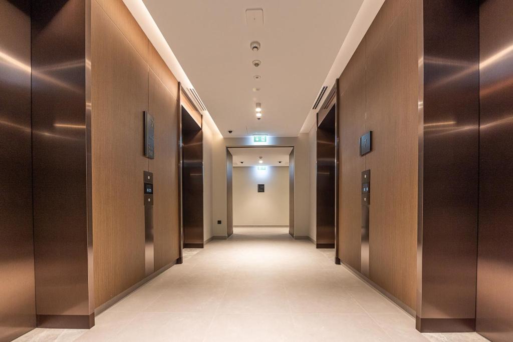 Luxury 1BR Apartment with Private Beach Access