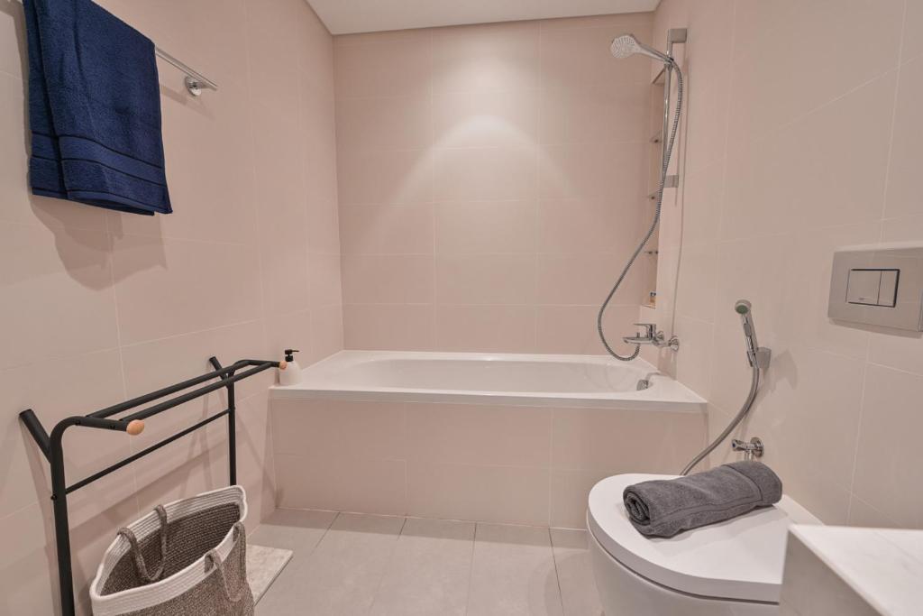 Luxury 1BR Apartment with Private Beach Access