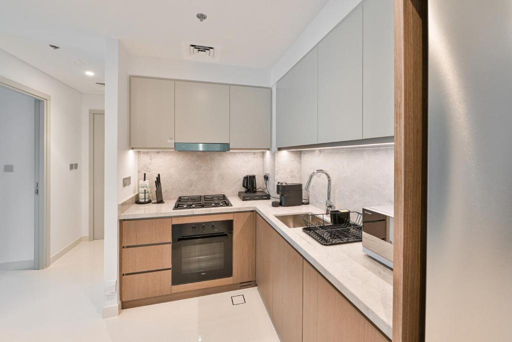 Luxury 1BR Apartment with Private Beach Access