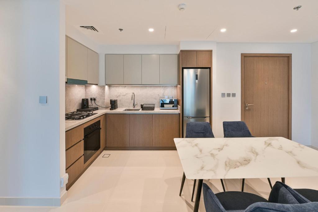 Luxury 1BR Apartment with Private Beach Access