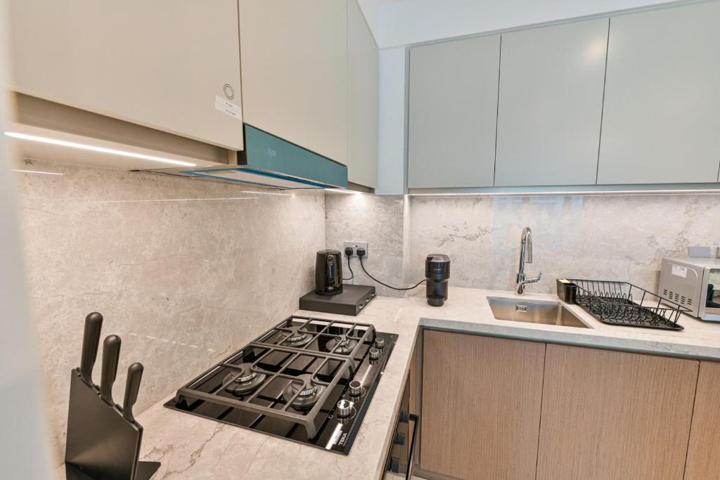 Luxury 1BR Apartment with Private Beach Access