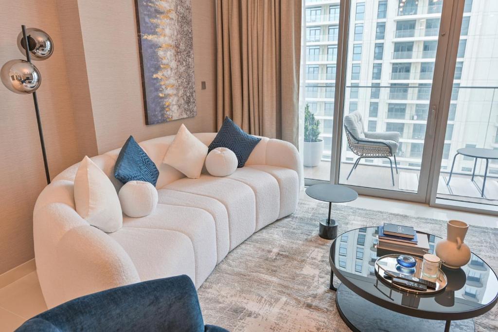 Luxury 1BR Apartment with Private Beach Access