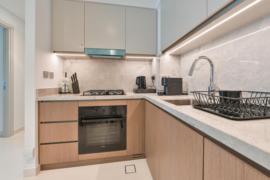 Luxury 1BR Apartment with Private Beach Access