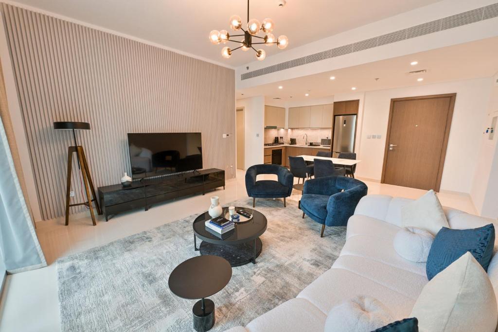 Luxury 1BR Apartment with Private Beach Access