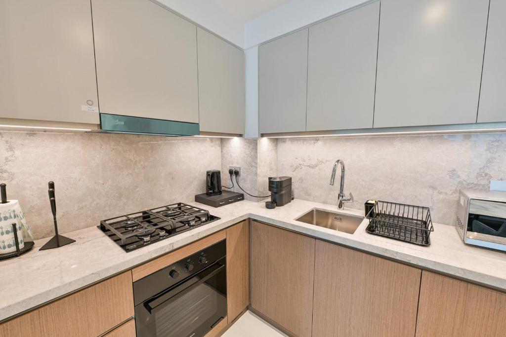 Luxury 1BR Apartment with Private Beach Access