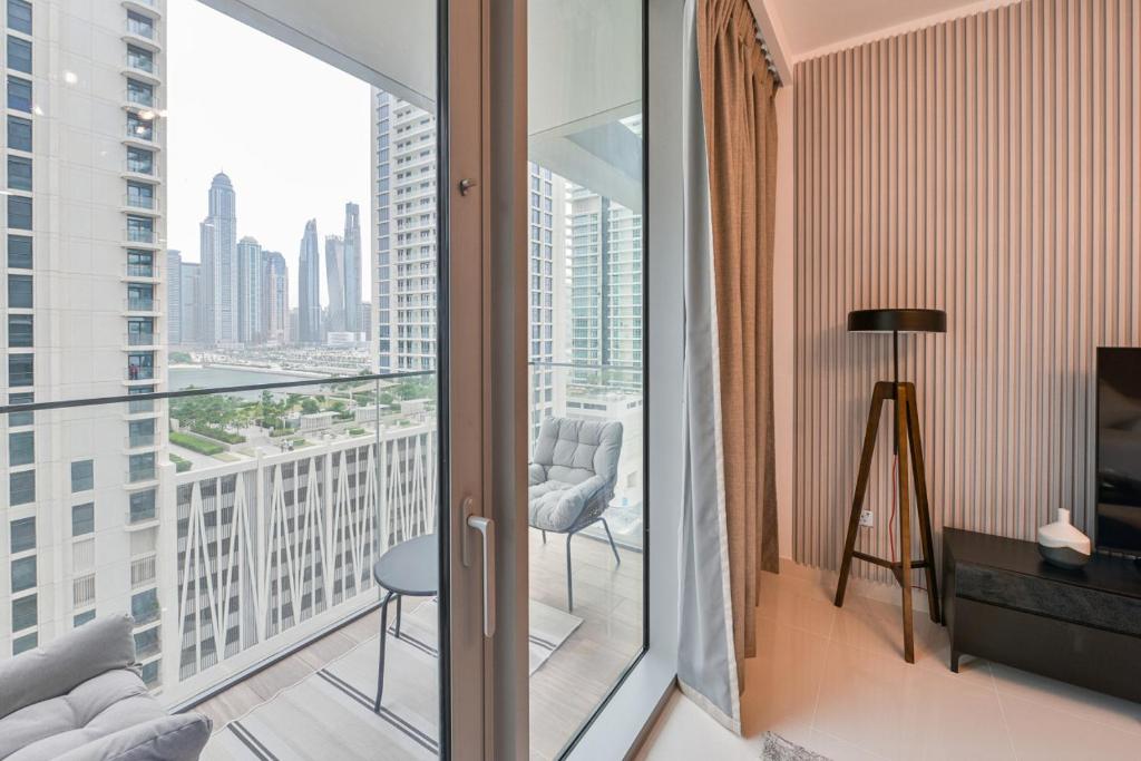 Luxury 1BR Apartment with Private Beach Access