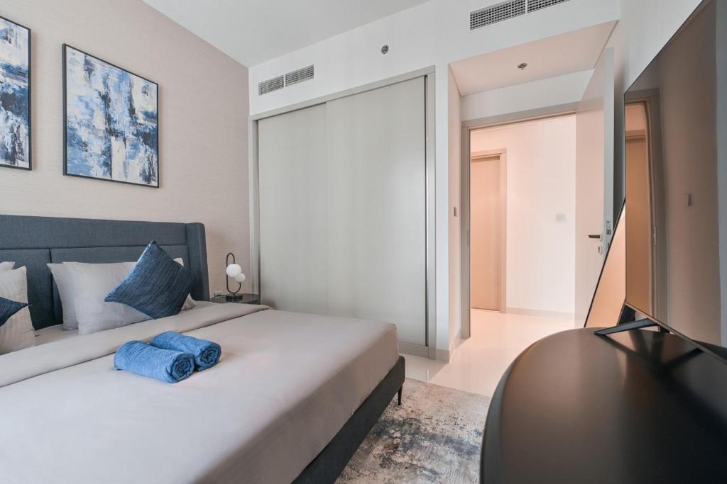 Luxury 1BR Apartment with Private Beach Access