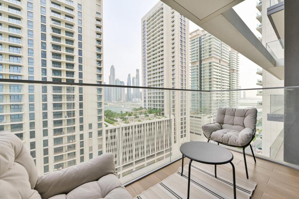 Luxury 1BR Apartment with Private Beach Access