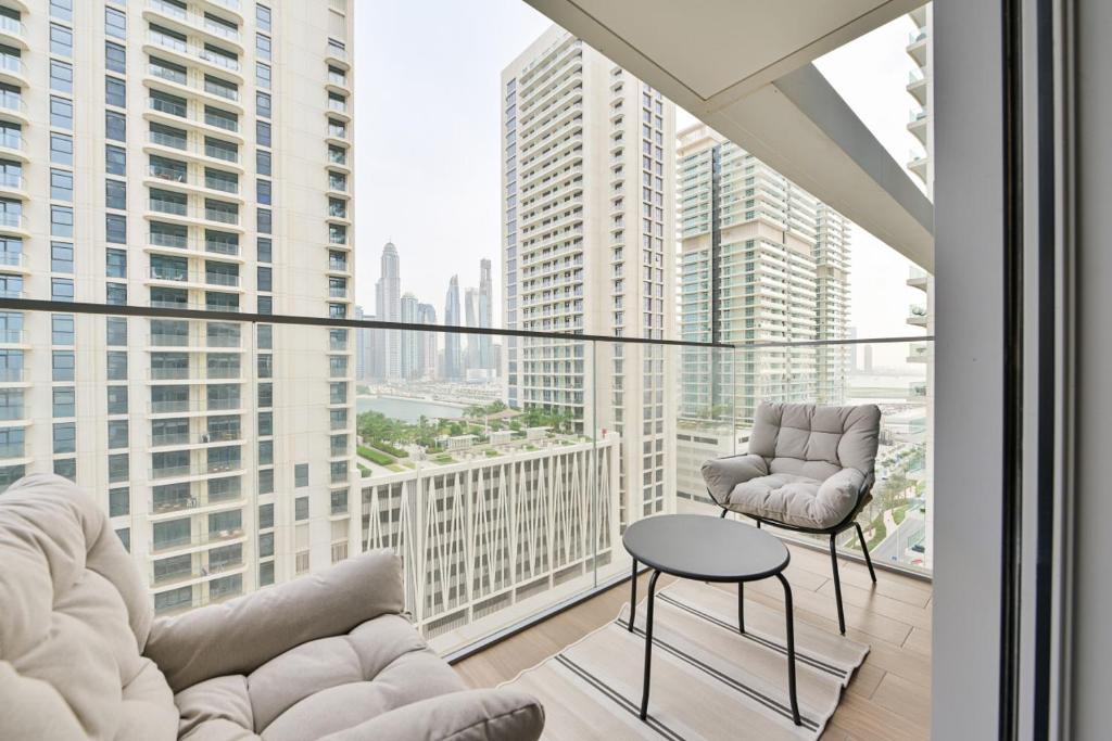 Luxury 1BR Apartment with Private Beach Access