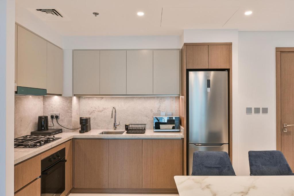 Luxury 1BR Apartment with Private Beach Access