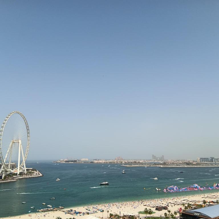 Remarkable 2-Bed Apartment in Dubai