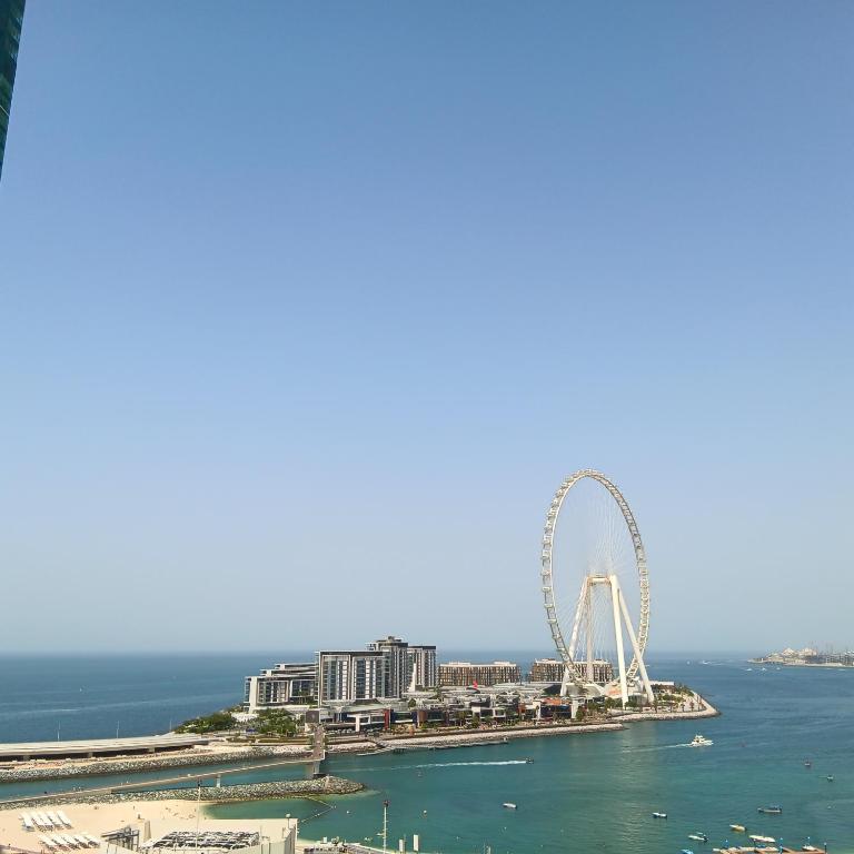 Remarkable 2-Bed Apartment in Dubai