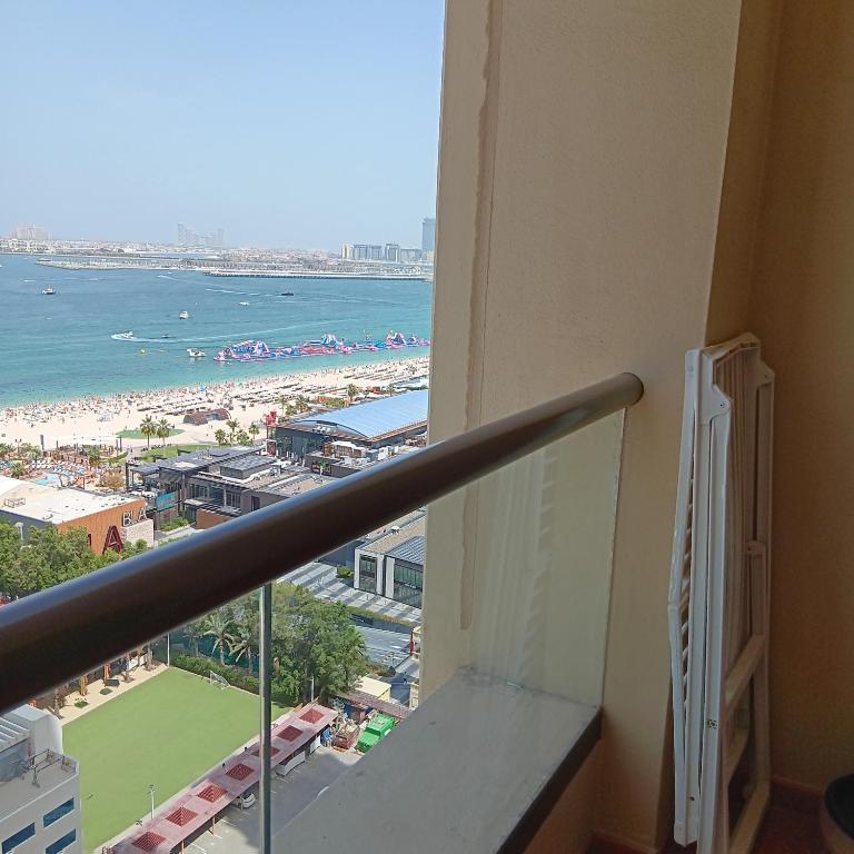 Remarkable 2-Bed Apartment in Dubai