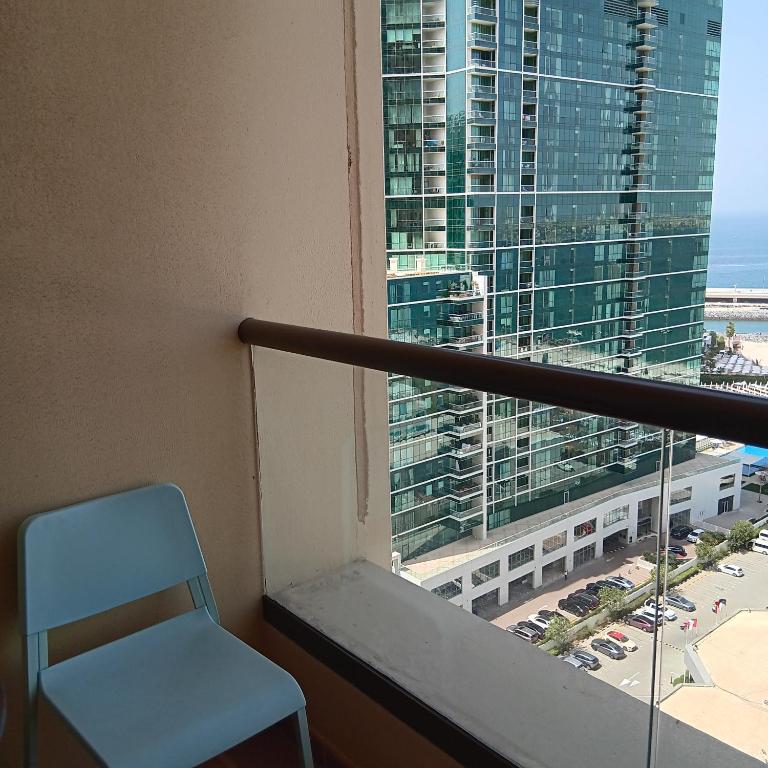 Remarkable 2-Bed Apartment in Dubai