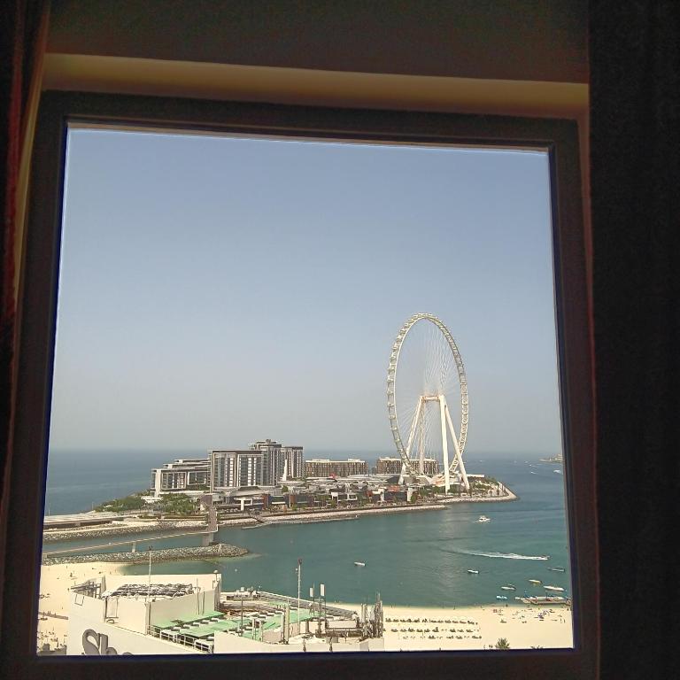 Remarkable 2-Bed Apartment in Dubai