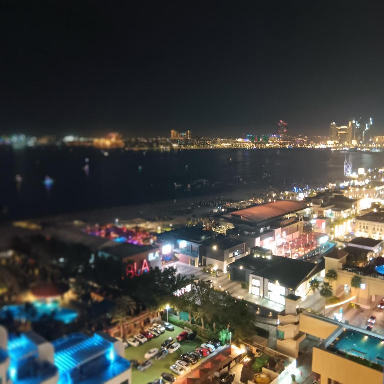 Remarkable 2-Bed Apartment in Dubai