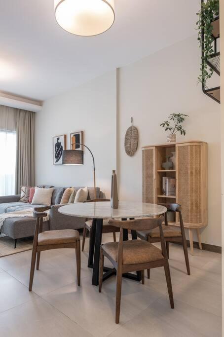 Luxury Living,BUSINESS BAY