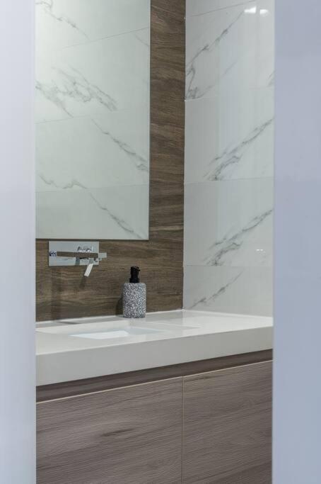 Luxury Living,BUSINESS BAY