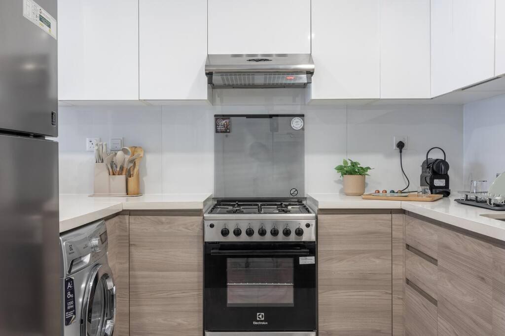 Luxury Living,BUSINESS BAY