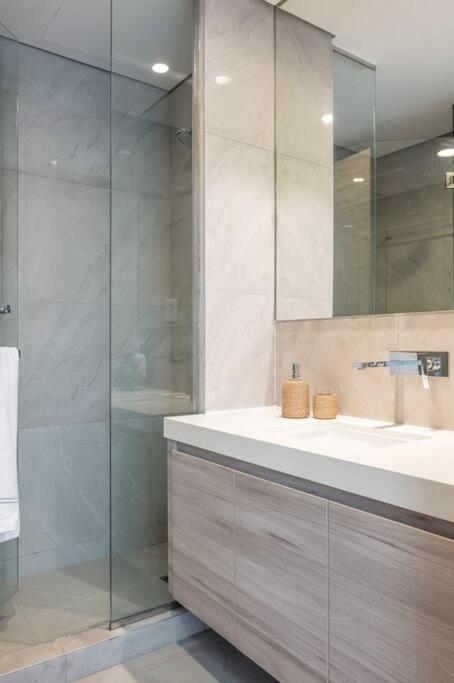 Luxury Living,BUSINESS BAY