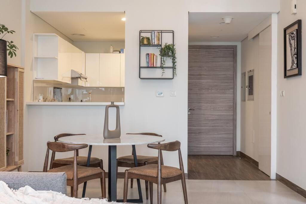 Luxury Living,BUSINESS BAY