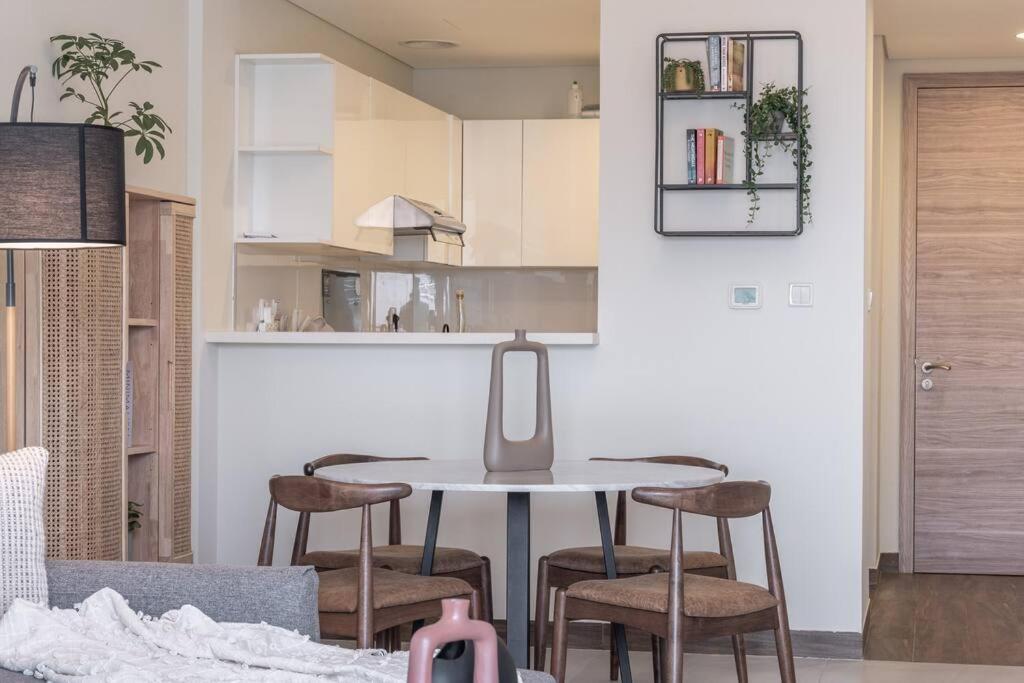 Luxury Living,BUSINESS BAY