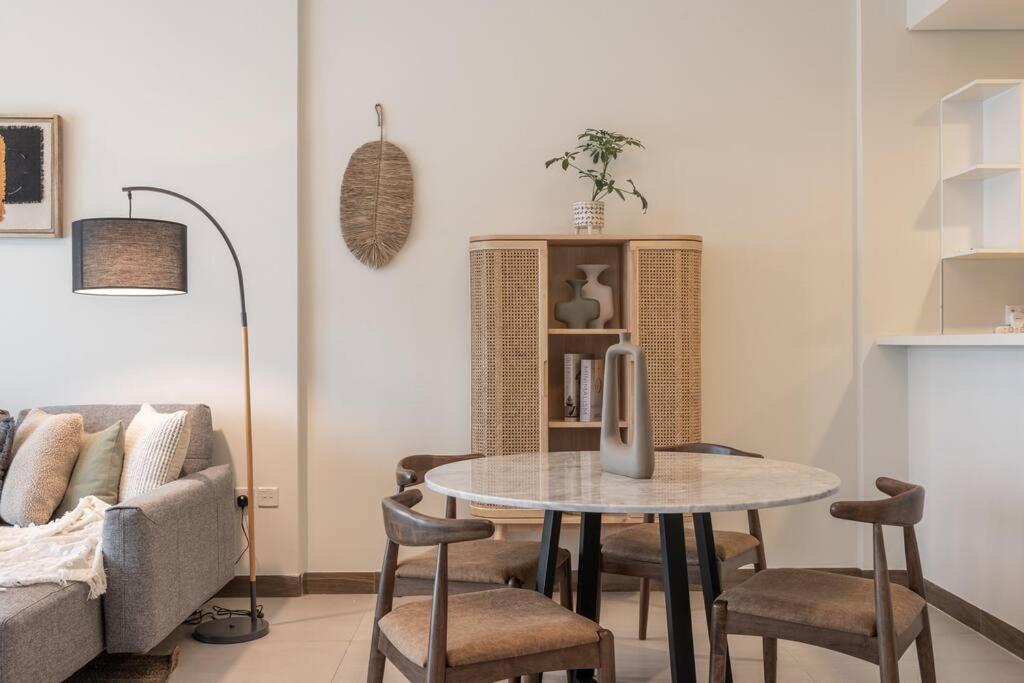 Luxury Living,BUSINESS BAY