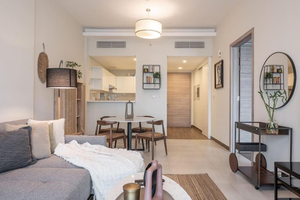 Luxury Living,BUSINESS BAY