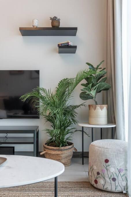 Luxury Living,BUSINESS BAY