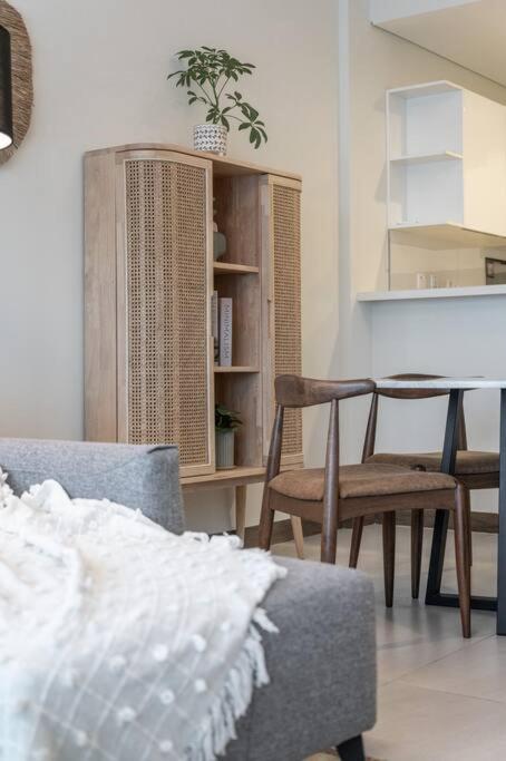 Luxury Living,BUSINESS BAY