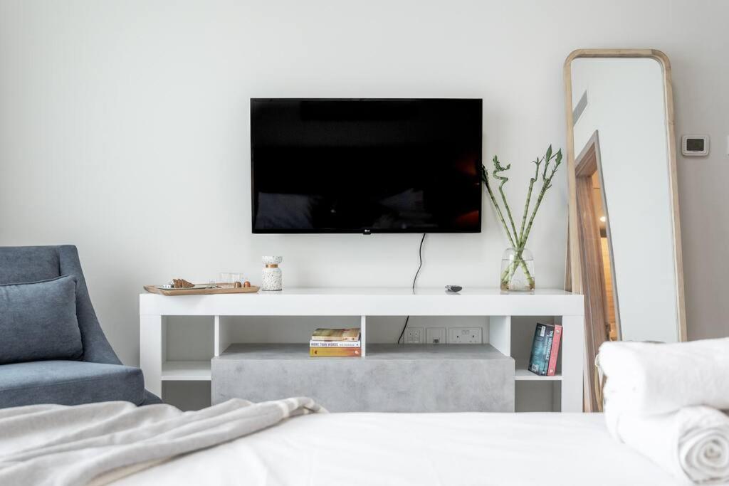 Luxury Living,BUSINESS BAY