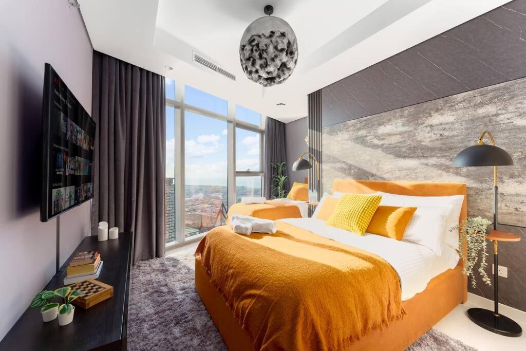 5 Star Living Infinity Pool with Burj Khalifa view