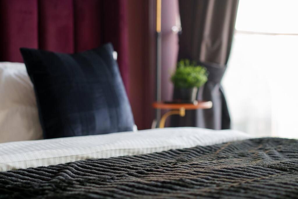 5 Star Living Infinity Pool with Burj Khalifa view