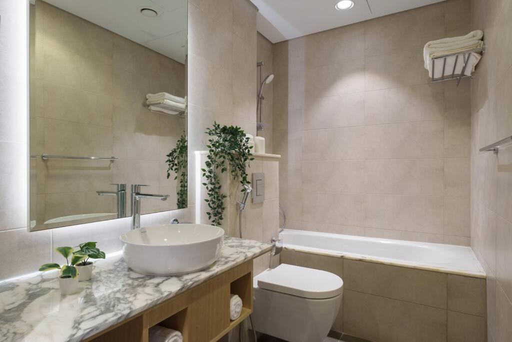 5 Star Living Infinity Pool with Burj Khalifa view