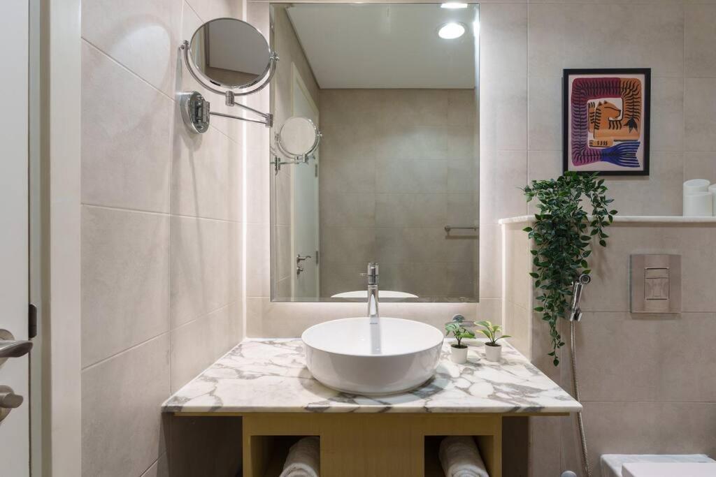 5 Star Living Infinity Pool with Burj Khalifa view