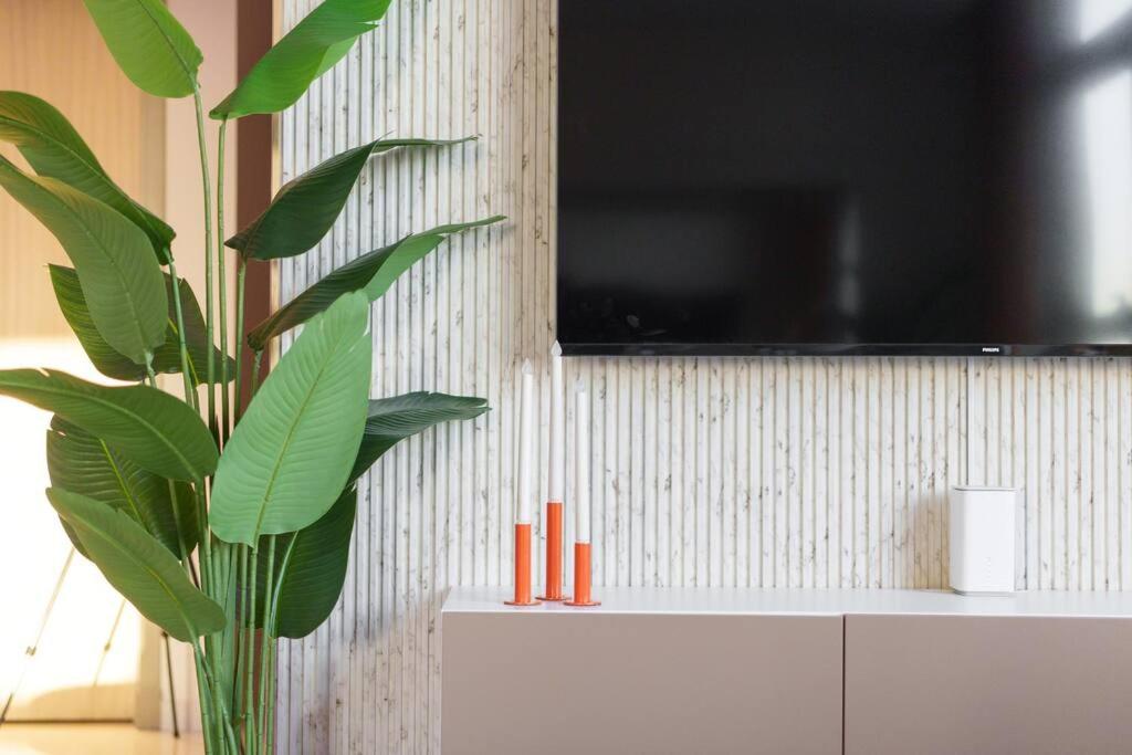 5 Star Living Infinity Pool with Burj Khalifa view