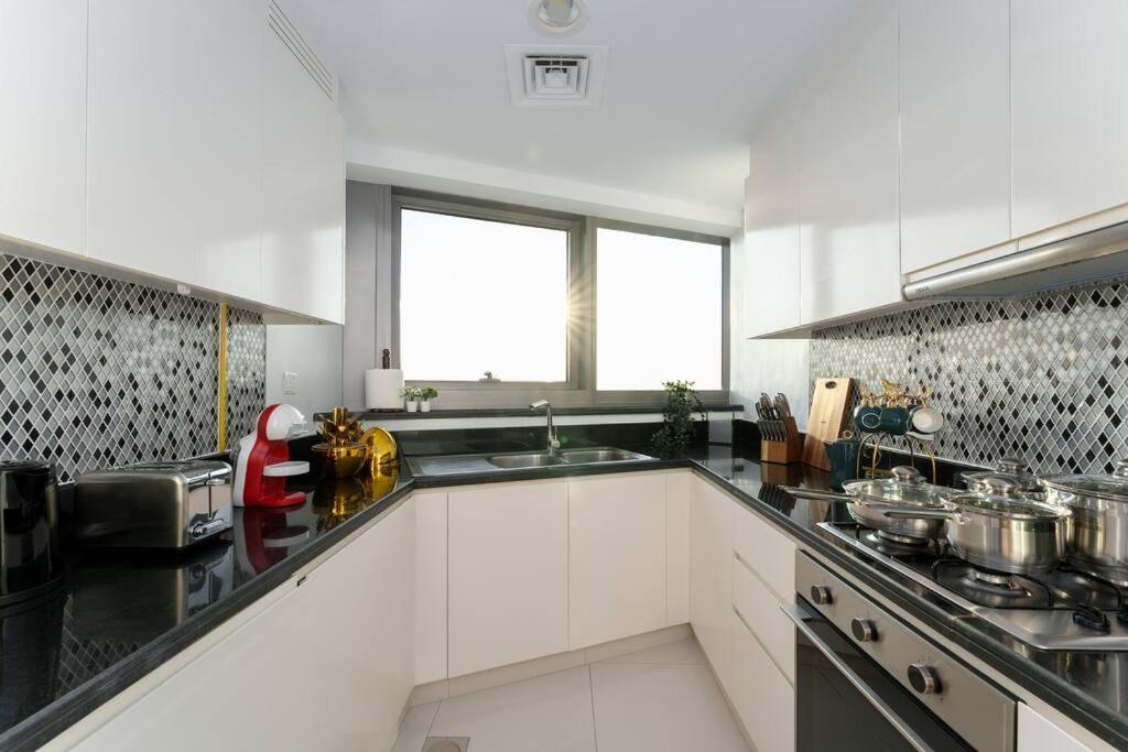 5 Star Living Infinity Pool with Burj Khalifa view