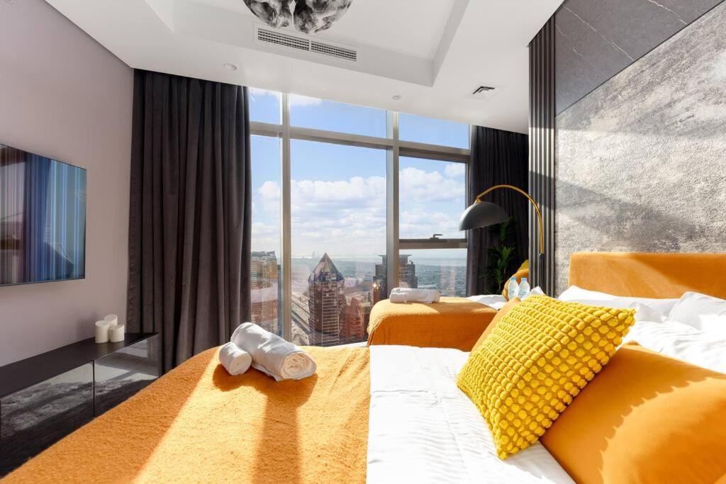 5 Star Living Infinity Pool with Burj Khalifa view