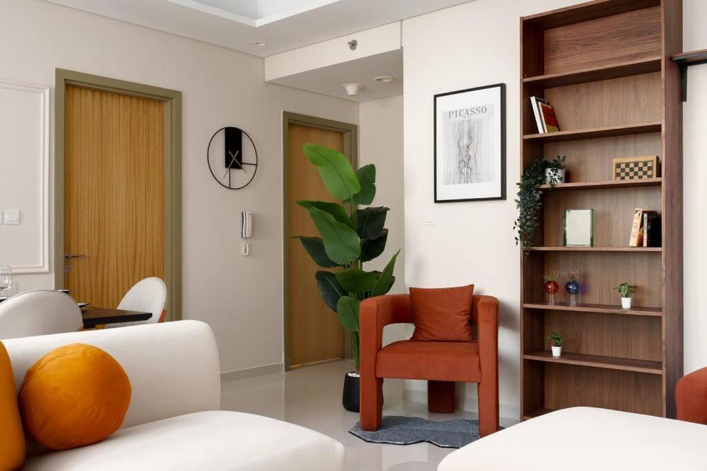 5 Star Living Infinity Pool with Burj Khalifa view