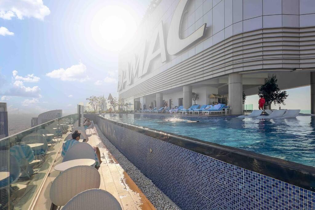 5 Star Living Infinity Pool with Burj Khalifa view