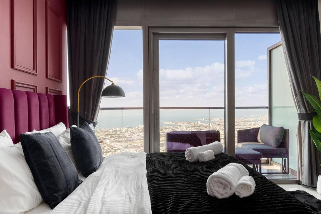 5 Star Living Infinity Pool with Burj Khalifa view